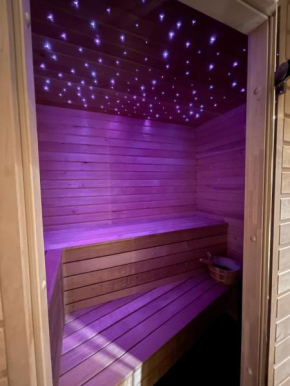 St Stephen Luxury Suit with Jacuzzi and Sauna